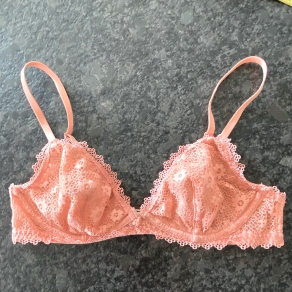 VICTORIA’S SECRET Bra Coral Lace VS Bralette Underwire Adjustable Straps Size XS